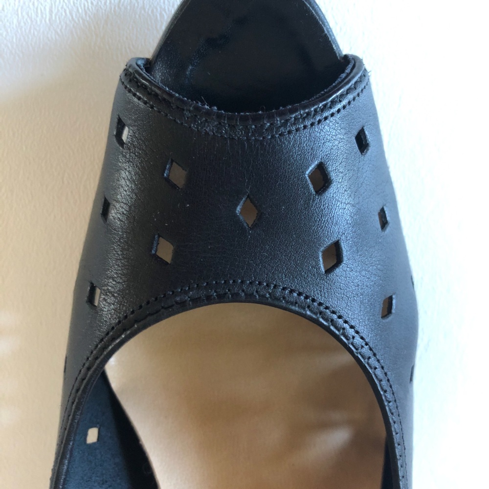 Not your ordinary black pump!